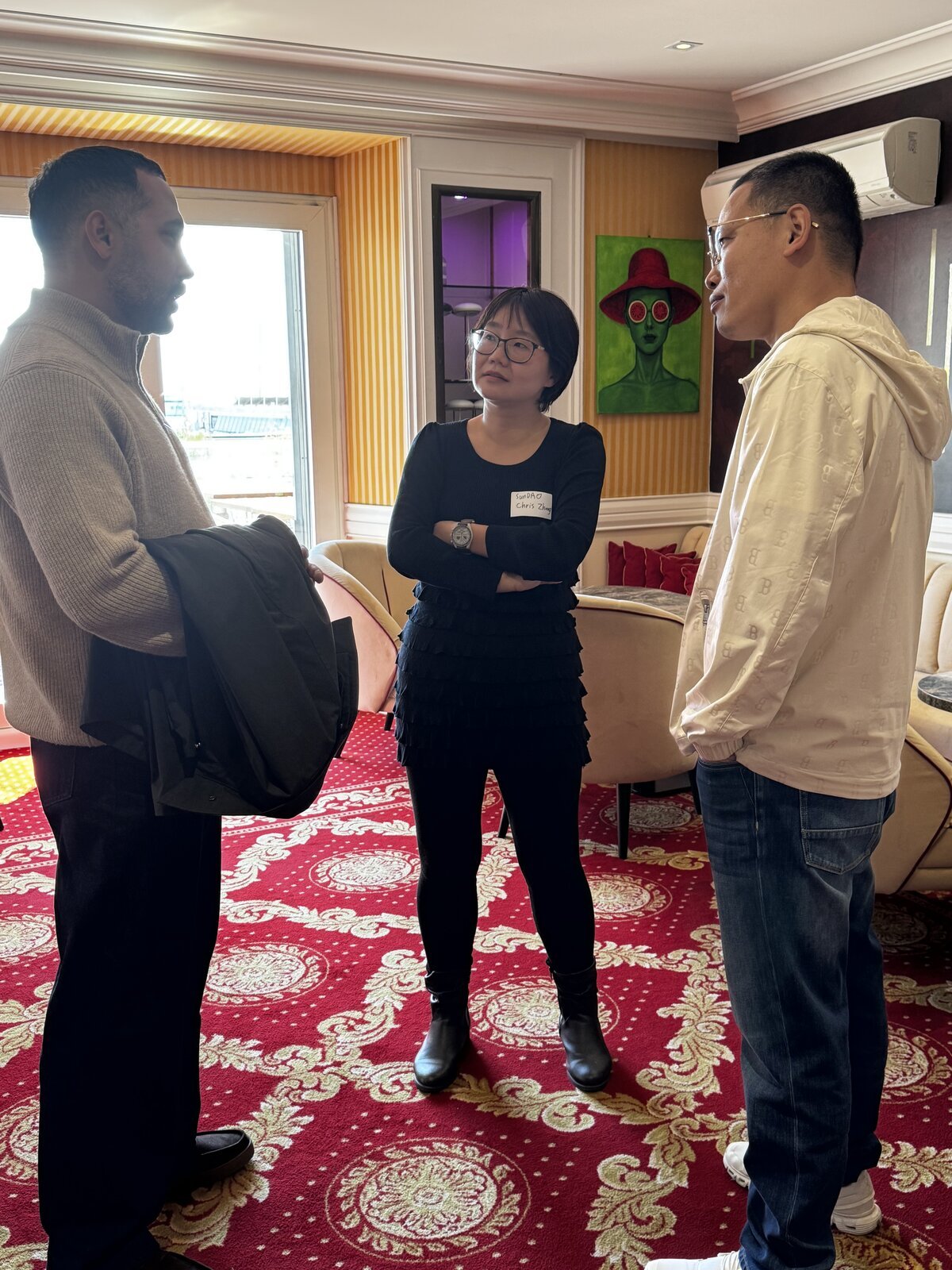 One-on-one pitch session at SunDAO event